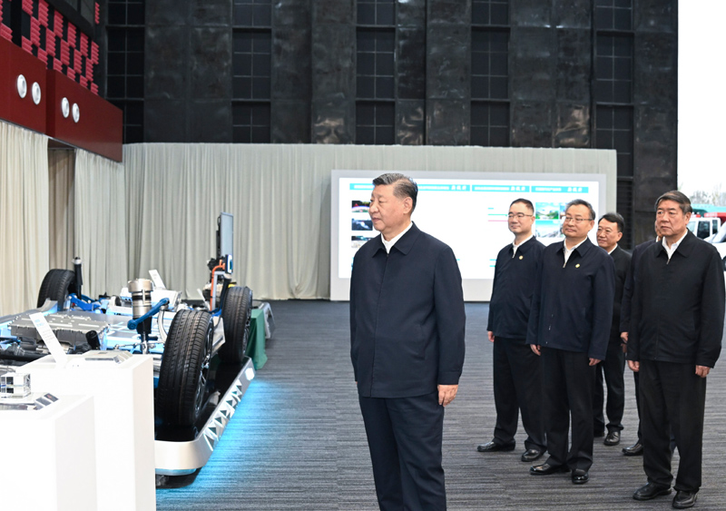 10月17日至18日,中共中央總書記、國家主席、中央軍委主席習近平在安徽考察。這是17日下午,習近平在合肥濱湖科學城察看安徽省重大科技創新成果集中展示。